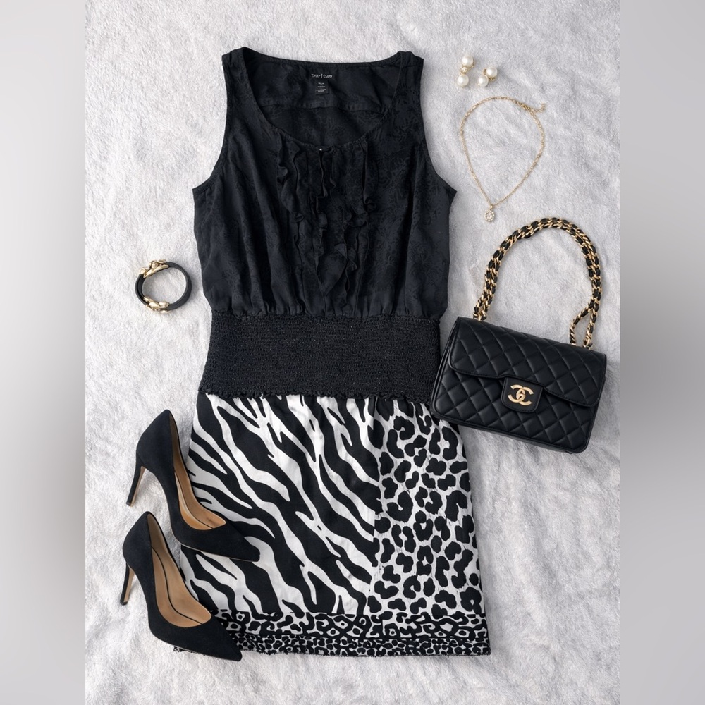 🍓3/$15 White House Black Market WHBM Silk Tank